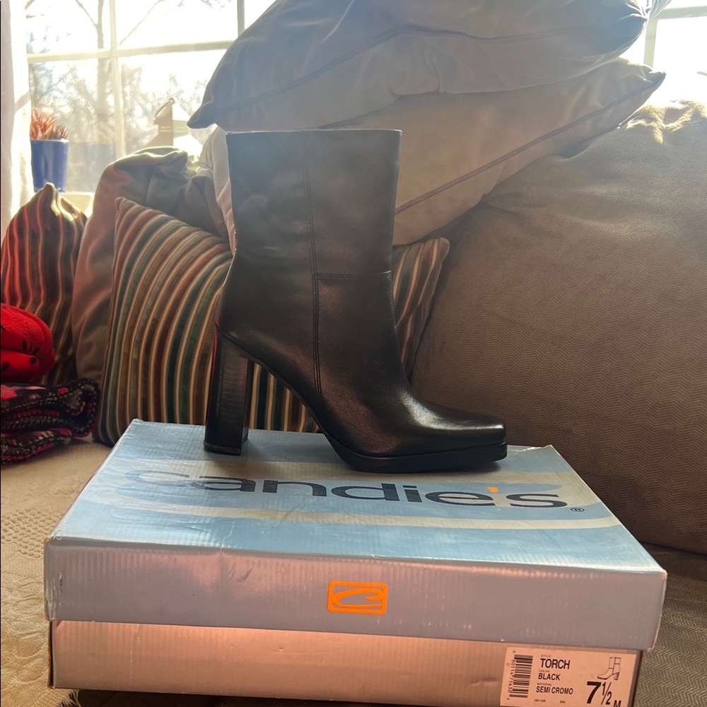 Candie's Elegant Black Heeled Boots